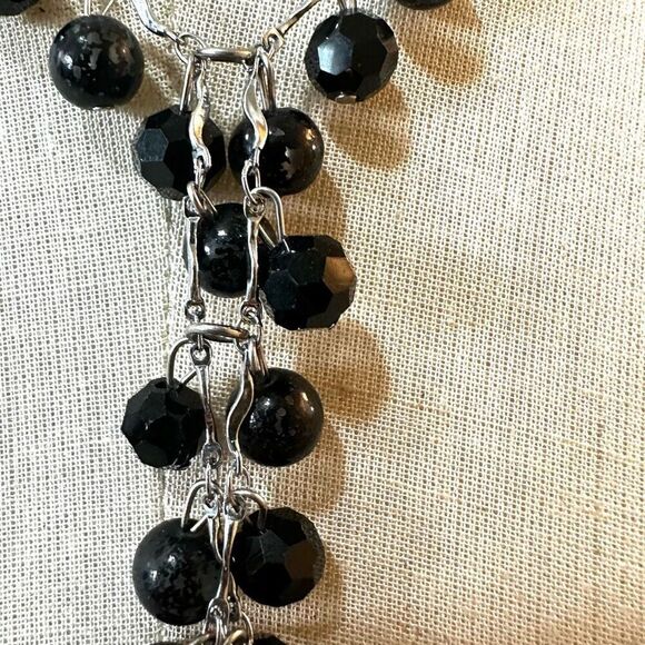 Black and silver tone beaded Y necklace - Picture 5 of 8